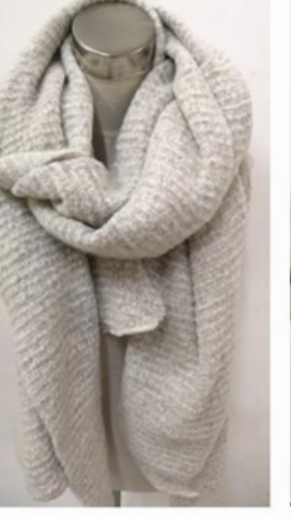 2119001 mooie lange beige shawl