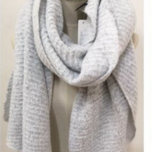 2115002 Mooie lange licht grijze shawl